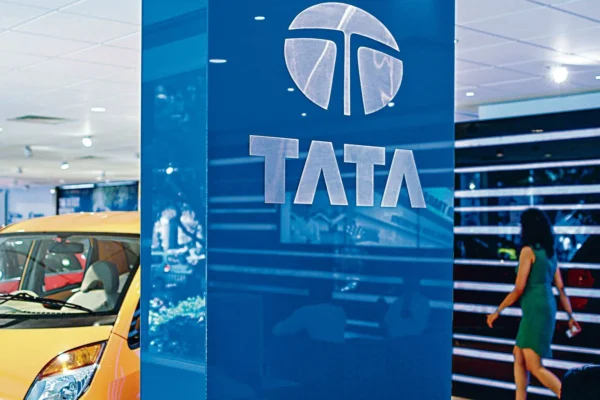 Tata Motors stock facing worst monthly losing streak in a decade, with analysts predicting potential upside above ₹1,000.