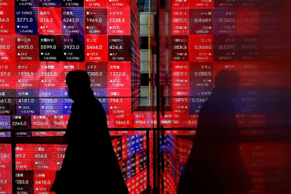 Dow Jones and us stock market decline due to trade tariffs and economic uncertainty in 2025