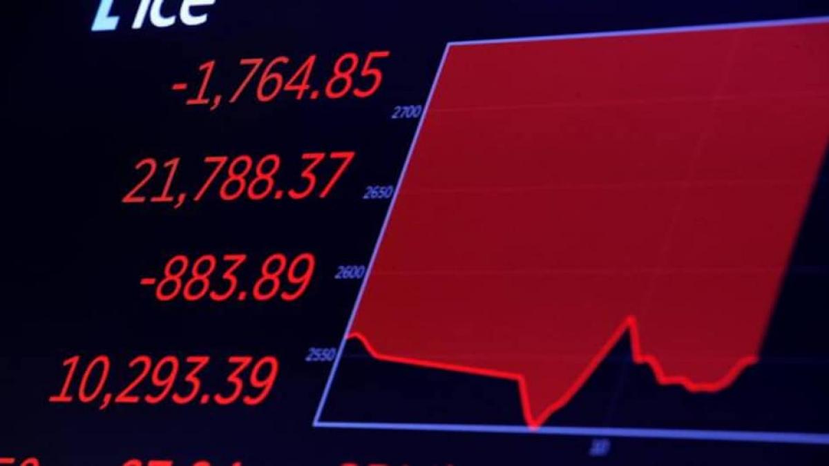 Japanese shares plunge as Wall Street losses and a stronger yen weigh down the market.